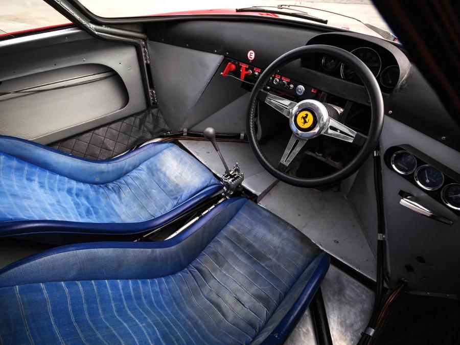 Интерьер Ferrari 250 LM (6105) 1964 года  (фото 38 из 40)